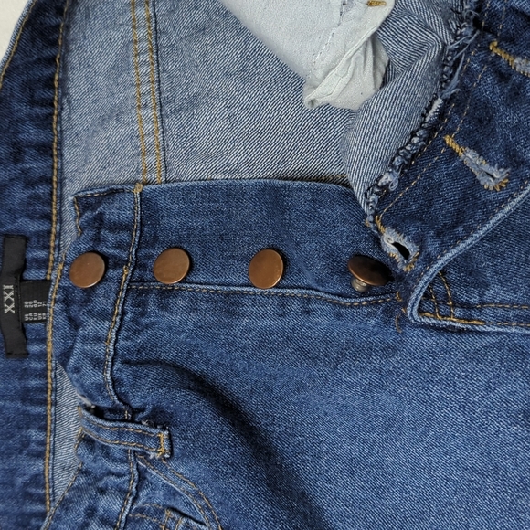 Forever 21 High Waist Button Up Fly Dark Wash Jean Shorts Size 28 - Picture 7 of 8
